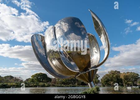 Floralis Genérica, a sculpture made of steel and aluminum by Eduardo Catalano located in Plaza de las Naciones Unidas in Buenos Aires, Argentina Stock Photo