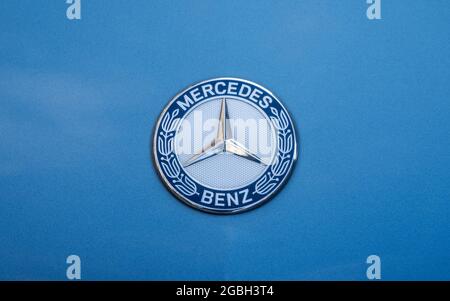 Mercedes Benz logo 1926, the wheel centre cap on the car hood or bonnet Stock Photo