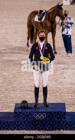 T'QUIO, TO - 04.08.2021: TOKYO 2020 OLYMPIAD TOKYO - Medal ceremony after individual show jumping at the Tokyo 2020 Olympic Games held in 2021, the game held at the Equestrian Park in Tokyo, Japan. Great Britain's Ben Maher won gold, Peder Fredricson (SWE) won silver and Maikel Van der Vleuten (HOL) Bronze (Photo: Richard Callis/Fotoarena) Stock Photo