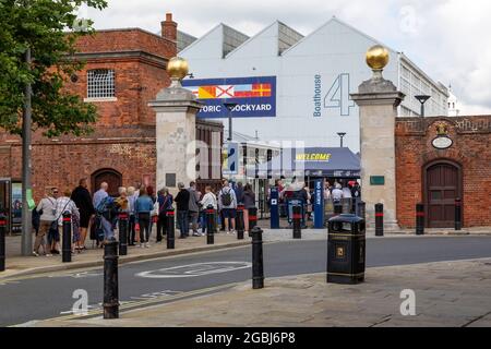 08-04-2021 Portsmouth, Hampshire, UK Crowds queuing at the entrance of Portsmouth Historic Dockyard during the summer holidays Stock Photo