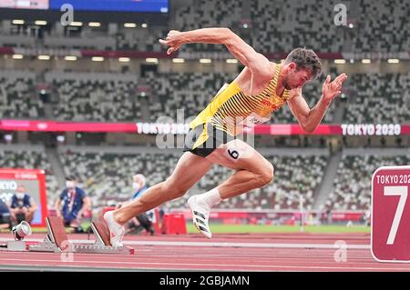 Tokio, Japan. 04th Aug, 2021. Athletics: Olympics, 400m Decathlon, Men, at the Olympic Stadium. Niklas Kaul from Germany at the start. Credit: Michael Kappeler/dpa/Alamy Live News Stock Photo