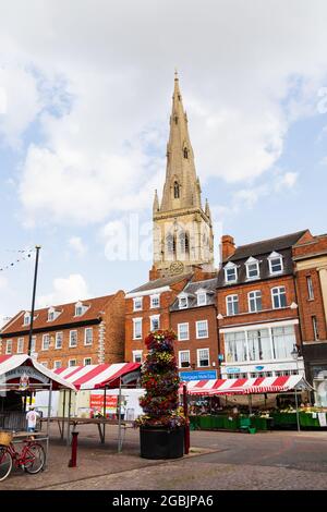 Royal Market square, with St Mary Magdalene parish church. Newark on Trent, Nottinghamshire, England. Stock Photo