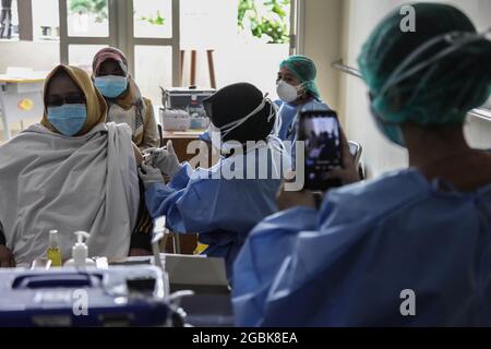 Medan, Indonesia. 4th Aug, 2021. A health worker gets a shot of the COVID-19 vaccine in Medan, North Sumatra, Indonesia, Aug. 4, 2021. Credit: Alberth Damanik/Xinhua/Alamy Live News Stock Photo