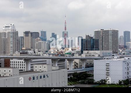 Tokyo, Japan. 28th July, 2021. The rainbow bridge seen with the Tokyo tower in the background. (Credit Image: © Tanja Houwerzijl/SOPA Images via ZUMA Press Wire) Stock Photo