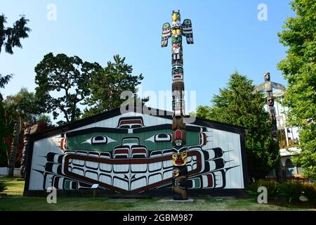 Mungo Martin house in Thunderbird Park in Victoria BC, Canada. Come explore the Royal BC Museum and Thunderbird Park. Stock Photo