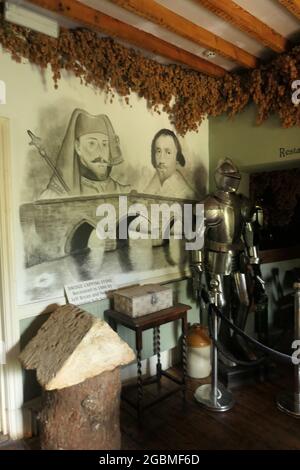 The old Swan in Rodlet Oxfordshire near the Thames UK battle Charles 1st first King fight fighting history beams bridge  armour metal battles old type Stock Photo