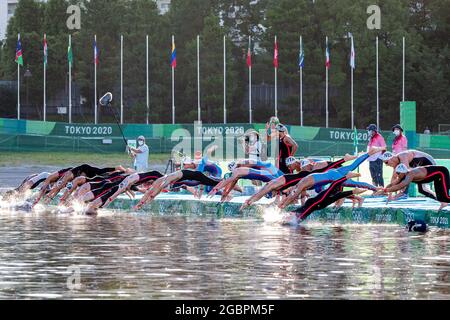 Tokyo, Japan. 05th Aug, 2021. The start of the men 10km marathon swimming at Odaiba Marine Park during the Tokyo 2020 Olympic games in Tokyo, August 5th, 2021. Photo Giorgio Scala/Deepbluemedia/Insidefoto Credit: insidefoto srl/Alamy Live News Stock Photo