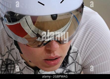 05 August 2021, Japan, Izu: Cycling/Track: Olympics, Preliminaries, Keirin, Women, Prelims at Izu Velodrome. Emma Hinze of Germany crosses the finish line during warm-up. Photo: Sebastian Gollnow/dpa Stock Photo