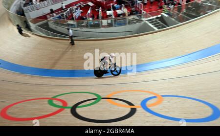 05 August 2021, Japan, Izu: Cycling/Track: Olympics, Preliminary, Omnium, Tempo Race, Men at Izu Velodrome. Matthew Walls from Great Britain in action. Photo: Sebastian Gollnow/dpa Stock Photo