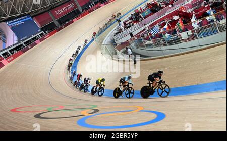 05 August 2021, Japan, Izu: Cycling/Track: Olympics, Preliminary, Omnium, Tempo Race, Men at Izu Velodrome. The cyclists in action. Photo: Sebastian Gollnow/dpa Stock Photo