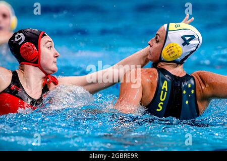 TOKYO, JAPAN - AUGUST 5: Hayley McKelvey of Canada, Bronte Halligan of Australia during the Tokyo 2020 Olympic Waterpolo Tournament Women Classification 5th-8th match between Team Australia and Team Canada at Tatsumi Waterpolo Centre on August 5, 2021 in Tokyo, Japan (Photo by Marcel ter Bals/Orange Pictures) Stock Photo