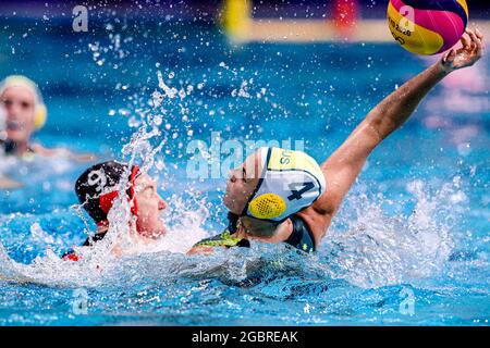 TOKYO, JAPAN - AUGUST 5: Hayley McKelvey of Canada, Bronte Halligan of Australia during the Tokyo 2020 Olympic Waterpolo Tournament Women Classification 5th-8th match between Team Australia and Team Canada at Tatsumi Waterpolo Centre on August 5, 2021 in Tokyo, Japan (Photo by Marcel ter Bals/Orange Pictures) Stock Photo