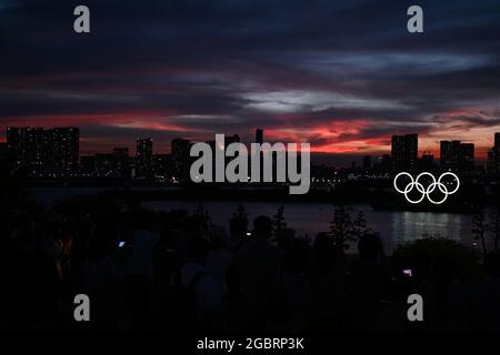 Tokio, Japan. 05th Aug, 2021. View of the Olympic Rings and the skyline. Credit: Swen Pfoertner/dpa/Alamy Live News Stock Photo