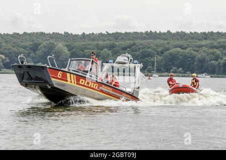 Berlin, Germany. 05th Aug, 2021. Members of the German Lifesaving Society e.V. (DLRG) demonstrate the lifeboats in Lake Pichels at a press event. Credit: Carsten Koall/dpa/Alamy Live News Stock Photo