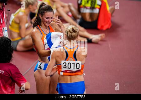 Tokyo, Japan. 05th Aug, 2021. TOKYO, JAPAN - AUGUST 5: Emma Oosterwegel of the Netherlands and Anouk Vetter of the Netherlands celebrating their silver and bronze medal after competing on Women's Heptathlon during the Tokyo 2020 Olympic Games at the Olympic Stadium on August 5, 2021 in Tokyo, Japan (Photo by Yannick Verhoeven/Orange Pictures) NOCNSF ATLETIEKUNIE Credit: Orange Pics BV/Alamy Live News Stock Photo