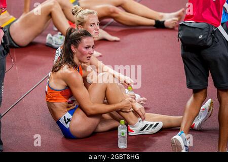 Tokyo, Japan. 05th Aug, 2021. TOKYO, JAPAN - AUGUST 5: Emma Oosterwegel of the Netherlands and Anouk Vetter of the Netherlands celebrating their silver and bronze medal after competing on Women's Heptathlon during the Tokyo 2020 Olympic Games at the Olympic Stadium on August 5, 2021 in Tokyo, Japan (Photo by Yannick Verhoeven/Orange Pictures) NOCNSF ATLETIEKUNIE Credit: Orange Pics BV/Alamy Live News Stock Photo