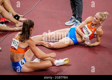 Tokyo, Japan. 05th Aug, 2021. TOKYO, JAPAN - AUGUST 5: Anouk Vetter of the Netherlands and Emma Oosterwegel of the Netherlands celebrating their silver and bronze medal after competing on Women's Heptathlon during the Tokyo 2020 Olympic Games at the Olympic Stadium on August 5, 2021 in Tokyo, Japan (Photo by Yannick Verhoeven/Orange Pictures) NOCNSF ATLETIEKUNIE Credit: Orange Pics BV/Alamy Live News Stock Photo