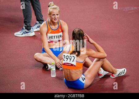 Tokyo, Japan. 05th Aug, 2021. TOKYO, JAPAN - AUGUST 5: Anouk Vetter of the Netherlands and Emma Oosterwegel of the Netherlands celebrating their silver and bronze medal after competing on Women's Heptathlon during the Tokyo 2020 Olympic Games at the Olympic Stadium on August 5, 2021 in Tokyo, Japan (Photo by Yannick Verhoeven/Orange Pictures) NOCNSF ATLETIEKUNIE Credit: Orange Pics BV/Alamy Live News Stock Photo