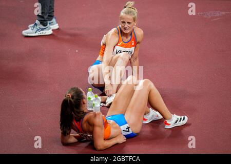 Tokyo, Japan. 05th Aug, 2021. TOKYO, JAPAN - AUGUST 5: Anouk Vetter of the Netherlands and Emma Oosterwegel of the Netherlands celebrating their silver and bronze medal after competing on Women's Heptathlon during the Tokyo 2020 Olympic Games at the Olympic Stadium on August 5, 2021 in Tokyo, Japan (Photo by Yannick Verhoeven/Orange Pictures) NOCNSF ATLETIEKUNIE Credit: Orange Pics BV/Alamy Live News Stock Photo