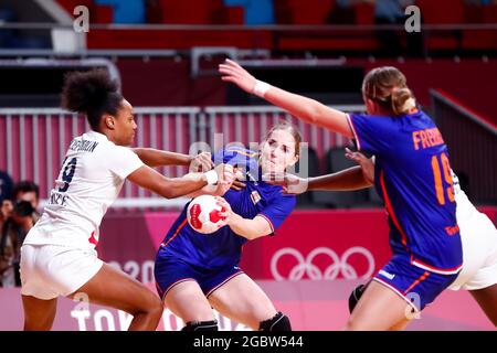 Oceane Sercien Ugolin of France and Laura van der Heijden of the Netherlands during the Olympic Games Tokyo 2020, Handball Women's Quarterfinal between France and Netherlands on August 4, 2021 at Yoyogi National Stadium in Tokyo, Japan - Photo Orange Pictures / DPPI Stock Photo