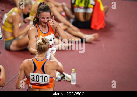 Tokyo, Japan. 05th Aug, 2021. TOKYO, JAPAN - AUGUST 5: Anouk Vetter of the Netherlands and Emma Oosterwegel of the Netherlands celebrating their silver and bronze medal after competing on Women's Heptathlon during the Tokyo 2020 Olympic Games at the Olympic Stadium on August 5, 2021 in Tokyo, Japan (Photo by Yannick Verhoeven/Orange Pictures) NOCNSF ATLETIEKUNIE Credit: Orange Pics BV/Alamy Live News Stock Photo