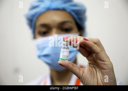 Dhaka, Bangladesh. 24th Apr, 2021. A health worker prepares a vaccine against Covid-19 disease during national vaccination campaign, the Bangladesh government's plan to inoculate 10 million people in a week mainly focuses on the people who are living at union and ward levels. (Photo by Eyepix Group/Pacific Press) Credit: Pacific Press Media Production Corp./Alamy Live News Stock Photo