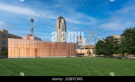 Des Moines Central Library in front of Des Moines tallest building (801 Grand) at 1000 Grand Avenue in Des Moines, Iowa Stock Photo