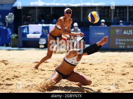 Tokyo, Japan. 6th Aug, 2021. April Ross (front) and Alix Klineman of the United States compete during the women's beach volleyball gold medal match between the United States and Australia at the Tokyo 2020 Olympic Games in Tokyo, Japan, Aug. 6, 2021. Credit: Lan Hongguang/Xinhua/Alamy Live News Stock Photo