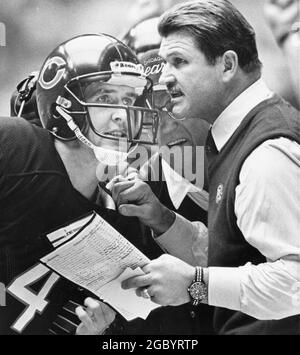 Mike ditka nfl hi-res stock photography and images - Alamy