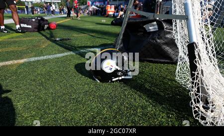 Philadelphia Eagles Vs. Dallas Cowboys. Fans Support On NFL Game.  Silhouette Of Supporters, Big Screen With Two Rivals In Background. Stock  Photo, Picture and Royalty Free Image. Image 151976740.