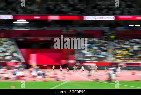 The runners in action, blurred, feature, symbolic photo, edge motif, athletics, semi-final 1500m run of men, men's 1500m semi-final, on August 5th, 2021 Olympic Summer Games 2020, from July 23rd. - 08.08.2021 in Tokyo/Japan. Stock Photo