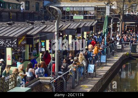Busy food stalls in Camden Market. London, United Kingdom. 18th April 2021. Stock Photo