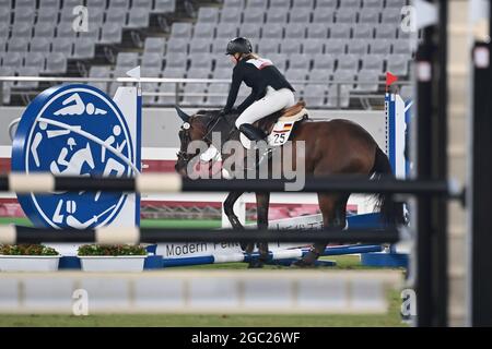 Annika SCHLEU (GER) on the horse SAINT BOY, refusal, the horse shies away, desperate, desperation, weeps, weep. Show jumping, Riding Show Jumping, Modern women's pentathlon, WomenÕs Individual, Modern Pentathlon, on August 6th, 2021. Olympic Summer Games 2020, from 23.07. - 08.08.2021 in Tokyo/Japan. Stock Photo