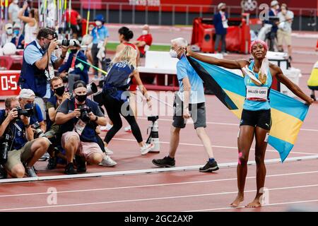 Tokyo, Japan. 06th Aug, 2021. Shaunae Miller-Uibo of the The Bahamas celebrates after winning gold in the Women's 400m finals at Olympic Stadium during the 2020 Summer Olympics in Tokyo, Japan on Friday, August 6, 2021. Shaunae Miller-Uibo of the The Bahamas took gold with a time of 48.36, Marileidy Paulino of the Dominican Republic took silver with a time of 49.20 and Allyson Felix of the United States took bronze with a time of 49.46. Photo by Tasos Katopodis/UPI Credit: UPI/Alamy Live News Stock Photo