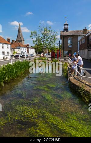 England, Hampshire, Test Valley, Stockbridge, River Test and Town View Stock Photo