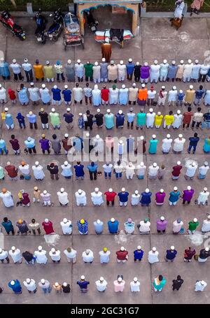 Barishal, Bangladesh. 06th Aug, 2021. Aerial view take with a drone, shows People attend a Muslim Funeral of a person who lost the battle against Covid-19 disease, Bangladesh has reached the highest peak of deaths from Coronavirus reaching 264 death and more than 16,000 positive cases everyday in Bangladesh. On August 6, 2021 in Barishal, Bangladesh. Photo by Mustasinur Rahman Alvi/Eyepix/ABACAPRESS.COM Credit: Abaca Press/Alamy Live News Stock Photo