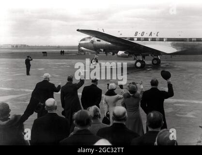 Bon Voyage. Family farewells at London Airport. The King George VI, (second left) Princess Margaret (dark gloves) and Her Majesty, Queen Elizabeth, The Queen Mother seen with other officials as they waved to Princess Elizabeth and Duke of Edinburgh as the plane left for Kenya 31st January 1952 Stock Photo