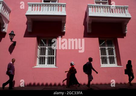 Silhouettes against colonial architecture in the old walled city of Cartagena, Colombia. Stock Photo