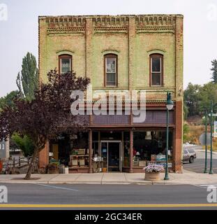 Thrift store in Main Street, Palouse, Washington State, USA Stock Photo