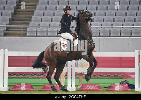 Tokyo, Japan. 06th Aug, 2021. Annika SCHLEU (GER) on the horse SAINT BOY, refusal, the horse shies, desperate, desperation, weep, cries, show jumping, Riding Show Jumping, modern pentathlon individual of women, womenÕs individual, modern Pentathlon, on August 6th, 2021. Olympic Summer Games 2020, from 23.07. - 08.08.2021 in Tokyo/Japan. Credit: dpa picture alliance/Alamy Live News Stock Photo