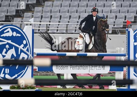 Tokyo, Japan. 06th Aug, 2021. Annika SCHLEU (GER) on the horse SAINT BOY, refusal, the horse shies, desperate, desperation, weep, cries, show jumping, Riding Show Jumping, modern pentathlon individual of women, womenÕs individual, modern Pentathlon, on August 6th, 2021. Olympic Summer Games 2020, from 23.07. - 08.08.2021 in Tokyo/Japan. Credit: dpa picture alliance/Alamy Live News Stock Photo