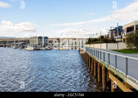 Alexandra Walk over the North Esk River, the longest river in Tasmania