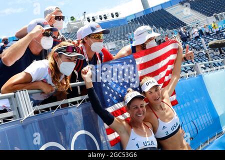 Tokyo, Kanto, Japan. 6th Aug, 2021. April Ross (USA) and Alix Klineman (USA) after winning the women's gold medal beach volleyball match during the Tokyo 2020 Olympic Summer Games at Shiokaze Park. (Credit Image: © David McIntyre/ZUMA Press Wire) Credit: ZUMA Press, Inc./Alamy Live News Stock Photo