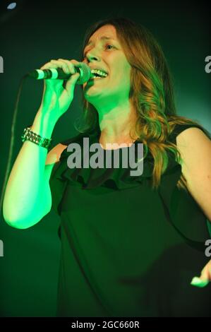 Paul Heaton and Jacqui Abbot Performing at Sheffield Academy 02 , Sheffield Stock Photo