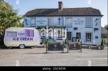 the tickled trout pub and ice cream van in the village of wye in kent Stock Photo