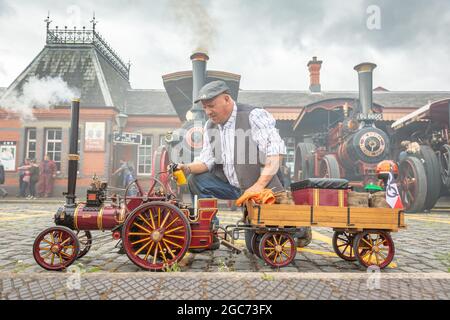 Kidderminster, Worcs, UK. 7th August, 2021. Mick Pryce tends his miniature steam tractor at the Vintage Transport Extravaganza at the Severn Valley Railway station, Kidderminster, Worcs. Peter Lopeman/Alamy Live News Stock Photo