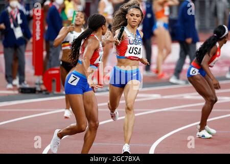 Tokyo, Japan. 07th Aug, 2021. Sydney McGlaughlin (R) of the United States hands the baton off to her teammate Allyson Felix in the Women's 4x400m final at Olympic Stadium during the 2020 Summer Olympics in Tokyo, Japan on Saturday, August 7, 2021. The United States took gold with a time of 3:16.85 while Poland took silver with a time of 3:20.53 and Jamaica taking bronze with a time of 3:21.24. Photo by Tasos Katopodis/UPI Credit: UPI/Alamy Live News Stock Photo