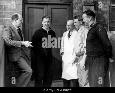 Wolverhampton Wanderers Manager Stan Cullis talking Molineux staff outside the stadium Stock Photo