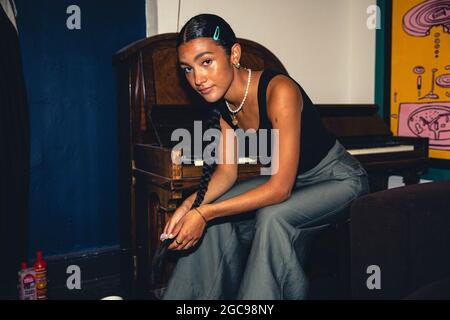 August 6, 2021: British Singer / Songwriter, Olivia Dean, poses backstage at The Leadmill, Sheffield, before her headline show at the venue. (Credit Image: © Myles Wright/ZUMA Press Wire) Stock Photo