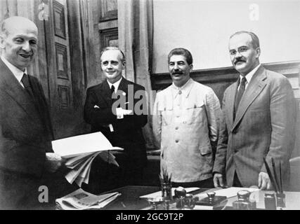 Stalin Ribbentrop Joachim Von Ribbentrop and Joseph Stalin sign Molotov Agreement Stock ...